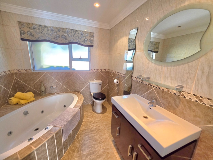 5 Bedroom Property for Sale in La Provance Free State